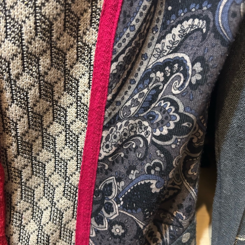 Patterned Button-Up Cardigan - Picture 3 of 5